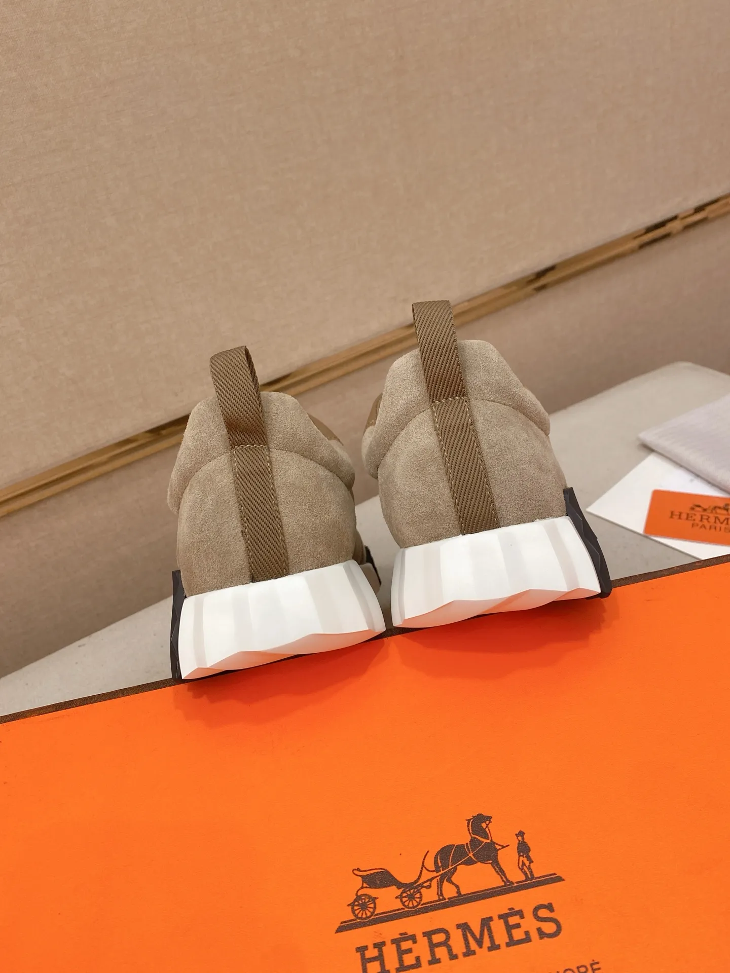 Men's clothing and shoes💰: 640💰《HERMES》【Classic Original Version】Hermès; Top 🔝 Purchasing Agency 🔍🔍Men's latest 🇺🇸 counters are on sale simultaneously, original imported from Italy ▲▲First-layer cowhide with suede cowhide ▲▲ (high-end and expensive Qi·Grade) Exquisite workmanship (Italian 🇮🇹Imported water-dyed 🐂cowhide lining) Sole: Original sole provided by the original factory, ⚠️Exclusive double-layer activity·TPR·Rubber·Combined molded outsole; Super·comfortable·wear-resistant·non-slip·environmental protection The real thing is more beautiful if you take the real thing (high quality, follow the order), you can enter and exit the counter at will * Code number: 39·40·41·42·43·44# (can be customized 38.45.46.)